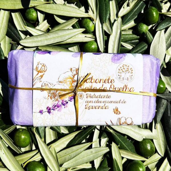 Sabonete de leite de ovelha hidratante com óleo essencial de lavanda 100g
